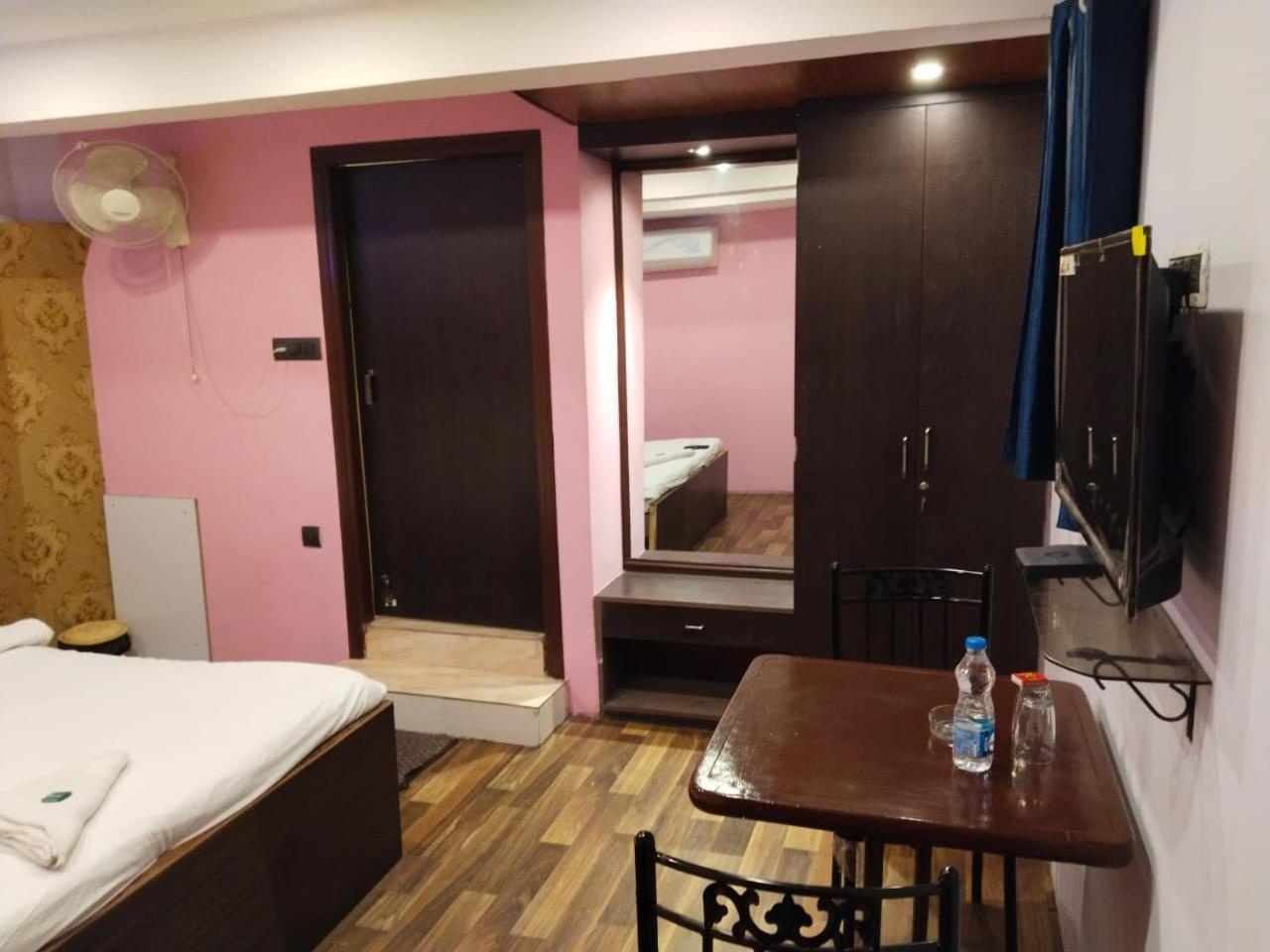 Hotel Ucs Kalkata Exteriér fotografie
